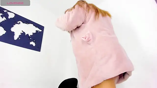 Snapshot of CurvyViolet chatting on December 2024 11:54:01 AM CurvyViolet online show from December 2024 11:54:01 AM