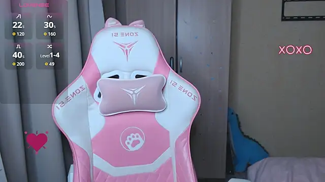 Snapshot of LeahGottty chatting on November 2025 02:14:02 AM LeahGottty online show from November 2025 02:14:02 AM