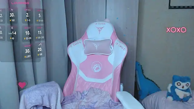 Snapshot of LeahGottty chatting on November 2025 02:14:01 AM LeahGottty online show from November 2025 02:14:01 AM