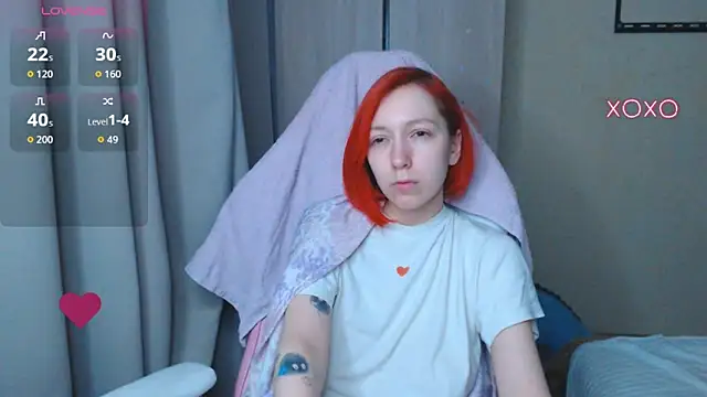 Snapshot of LeahGottty chatting on December 2025 02:06:02 AM LeahGottty online show from December 2025 02:06:02 AM