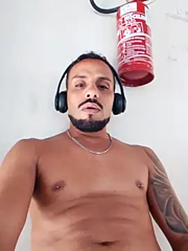 Snapshot of CasadoFavella chatting on April 2026 03:09:01 PM CasadoFavella online show from April 2026 03:09:01 PM