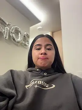 Snapshot of KattyPortman chatting on April 2026 02:31:01 AM KattyPortman online show from April 2026 02:31:01 AM