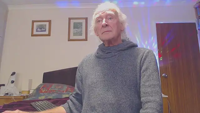 Snapshot of WaverlyKernow chatting on December 2024 12:29:02 PM WaverlyKernow online show from December 2024 12:29:02 PM