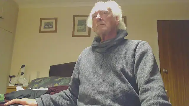 Snapshot of WaverlyKernow chatting on December 2024 08:39:01 PM WaverlyKernow online show from December 2024 08:39:01 PM