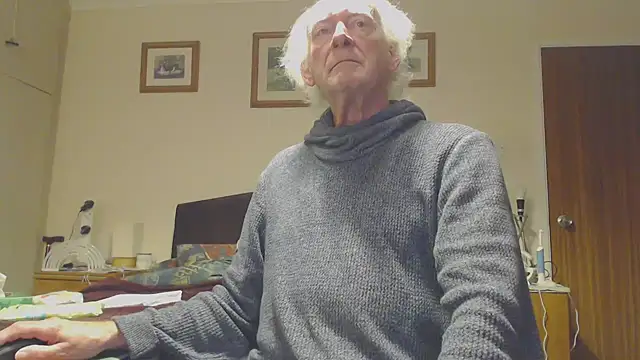 Snapshot of WaverlyKernow chatting on December 2024 10:55:01 AM WaverlyKernow online show from December 2024 10:55:01 AM