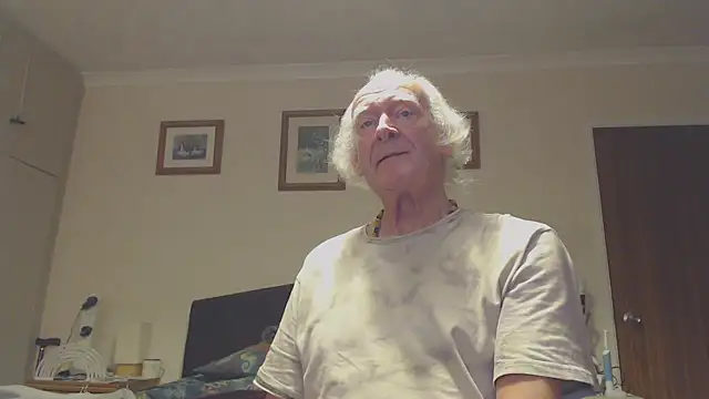 Snapshot of WaverlyKernow chatting on December 2024 12:05:01 PM WaverlyKernow online show from December 2024 12:05:01 PM