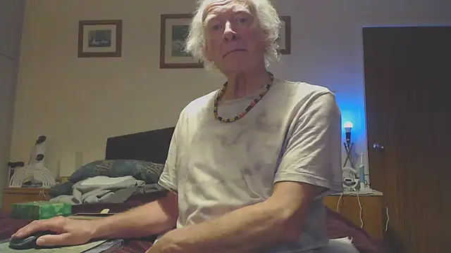 Snapshot of WaverlyKernow chatting on December 2024 09:12:01 AM WaverlyKernow online show from December 2024 09:12:01 AM