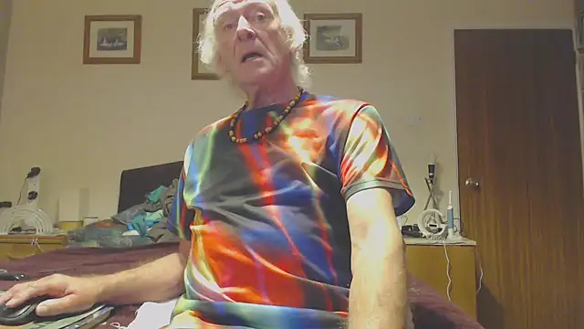 Snapshot of WaverlyKernow chatting on December 2024 08:22:02 AM WaverlyKernow online show from December 2024 08:22:02 AM