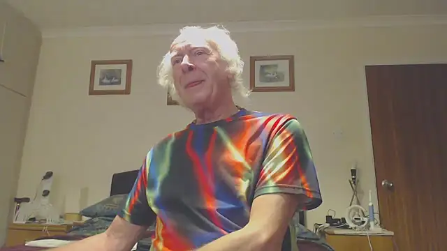 Snapshot of WaverlyKernow chatting on December 2024 01:06:02 PM WaverlyKernow online show from December 2024 01:06:02 PM