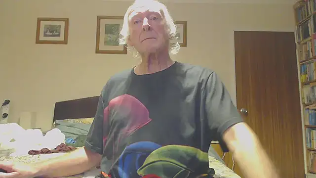 Snapshot of WaverlyKernow chatting on January 2025 03:03:01 PM WaverlyKernow online show from January 2025 03:03:01 PM