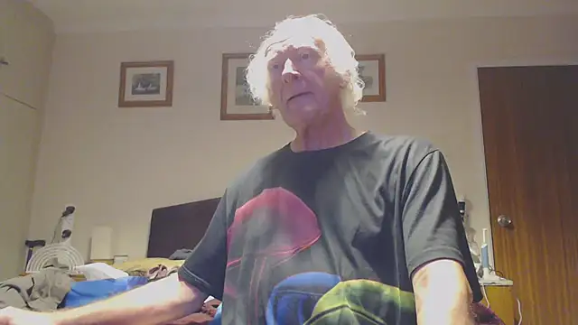 Snapshot of WaverlyKernow chatting on January 2025 07:49:02 AM WaverlyKernow online show from January 2025 07:49:02 AM