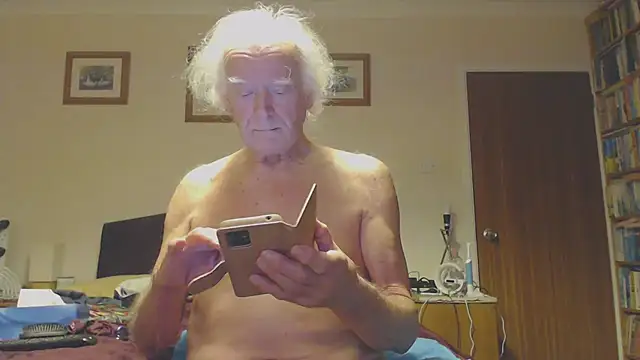 Snapshot of WaverlyKernow chatting on January 2025 08:05:01 AM WaverlyKernow online show from January 2025 08:05:01 AM