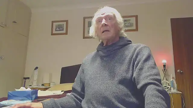 Snapshot of WaverlyKernow chatting on January 2025 02:24:02 PM WaverlyKernow online show from January 2025 02:24:02 PM