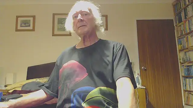 Snapshot of WaverlyKernow chatting on January 2025 08:14:02 PM WaverlyKernow online show from January 2025 08:14:02 PM