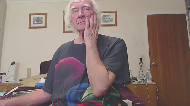 Snapshot of WaverlyKernow chatting on January 2025 10:20:02 AM WaverlyKernow online show from January 2025 10:20:02 AM