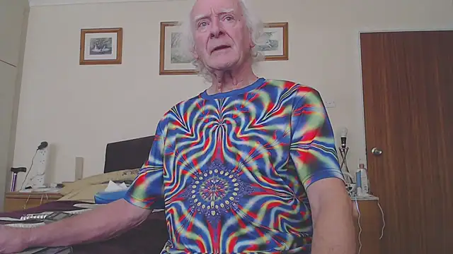 Snapshot of WaverlyKernow chatting on January 2025 02:07:01 PM WaverlyKernow online show from January 2025 02:07:01 PM