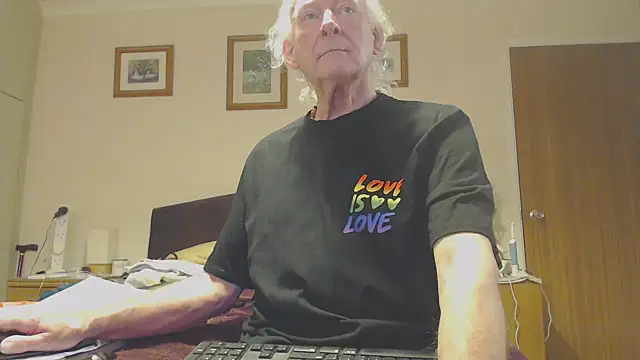 Snapshot of WaverlyKernow chatting on February 2025 09:13:02 AM WaverlyKernow online show from February 2025 09:13:02 AM