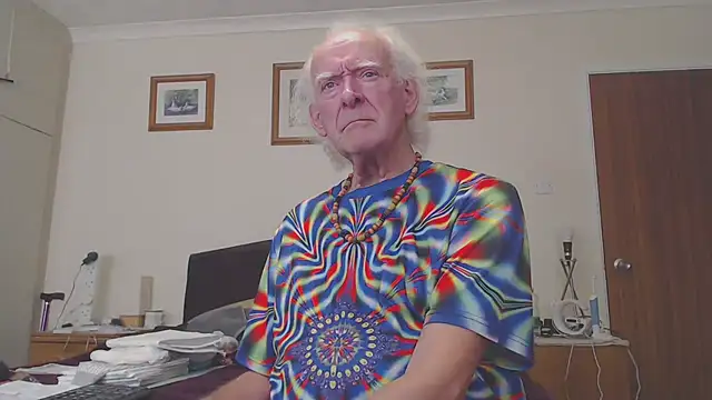 Snapshot of WaverlyKernow chatting on February 2025 12:34:02 PM WaverlyKernow online show from February 2025 12:34:02 PM