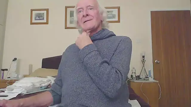 Snapshot of WaverlyKernow chatting on February 2025 04:03:02 PM WaverlyKernow online show from February 2025 04:03:02 PM