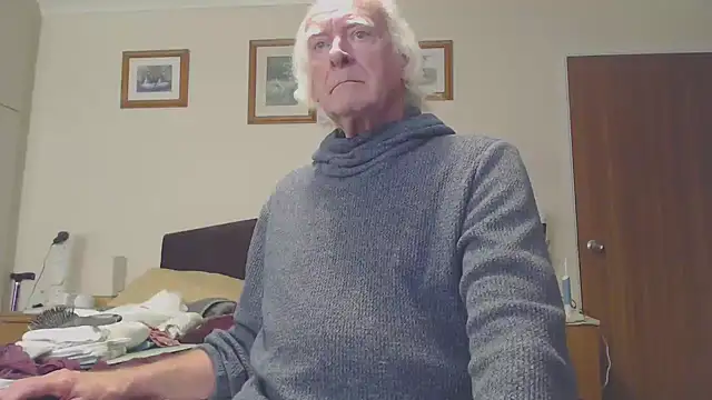 Snapshot of WaverlyKernow chatting on February 2025 09:11:01 AM WaverlyKernow online show from February 2025 09:11:01 AM