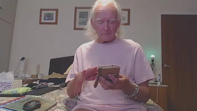 Snapshot of WaverlyKernow chatting on September 2025 01:55:02 PM WaverlyKernow online show from September 2025 01:55:02 PM