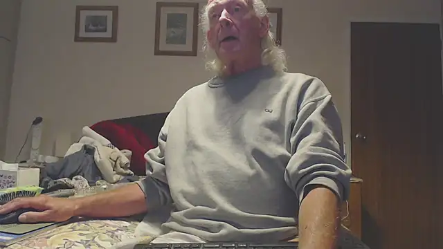 Snapshot of WaverlyKernow chatting on September 2025 02:16:02 PM WaverlyKernow online show from September 2025 02:16:02 PM