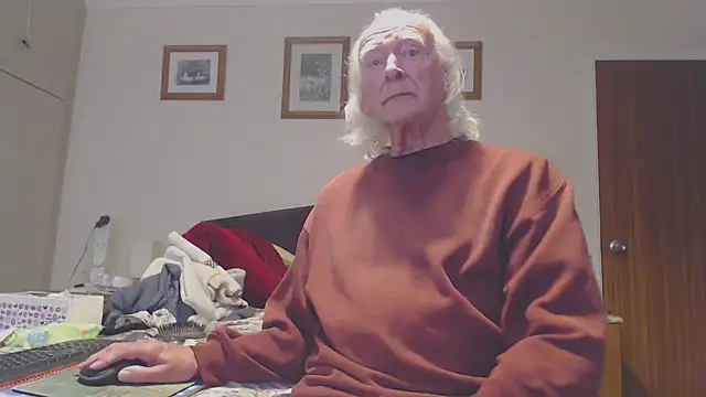 Snapshot of WaverlyKernow chatting on September 2025 10:15:02 AM WaverlyKernow online show from September 2025 10:15:02 AM