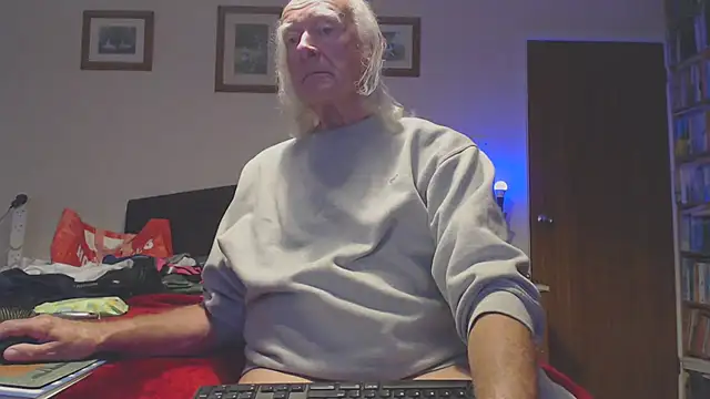 Snapshot of WaverlyKernow chatting on October 2025 11:29:02 AM WaverlyKernow online show from October 2025 11:29:02 AM