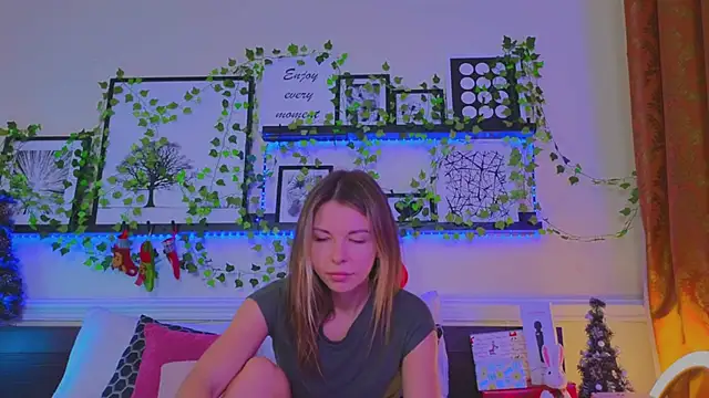 Real Tini online show from December 2024 01:11:02 PM