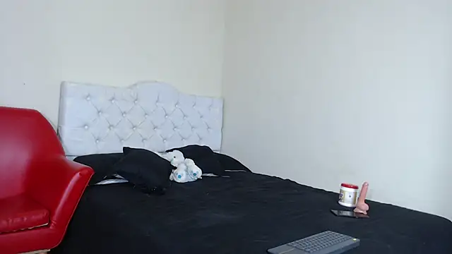 Snapshot of luna_hoott chatting on February 2025 04:59:01 PM luna hoott online show from February 2025 04:59:01 PM