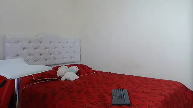 Snapshot of luna_hoott chatting on March 2025 07:49:01 PM luna hoott online show from March 2025 07:49:01 PM