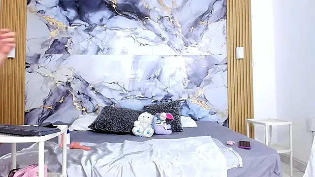 Snapshot of luna_hoott chatting on October 2025 01:20:01 PM luna hoott online show from October 2025 01:20:01 PM