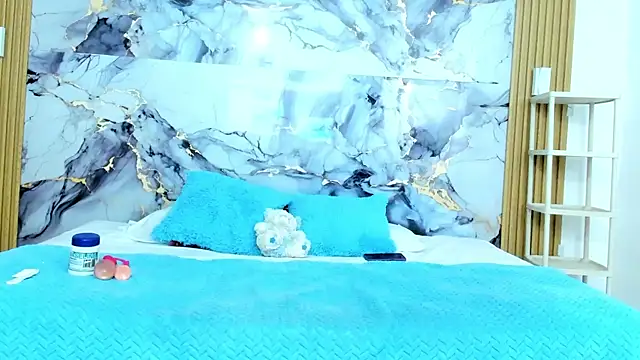 Snapshot of luna_hoott chatting on November 2025 01:39:01 PM luna hoott online show from November 2025 01:39:01 PM