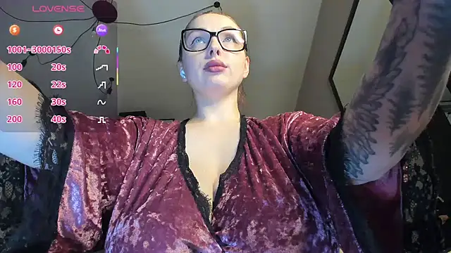 Snapshot of lecherous_wife chatting on April 2026 07:04:02 PM lecherous wife online show from April 2026 07:04:02 PM