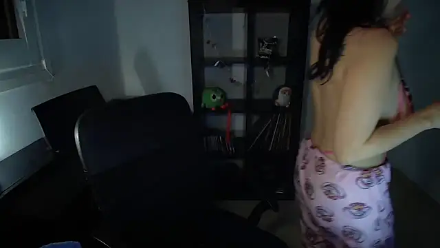 Snapshot of Windy_butterfly chatting on November 2025 06:53:02 PM Windy butterfly online show from November 2025 06:53:02 PM