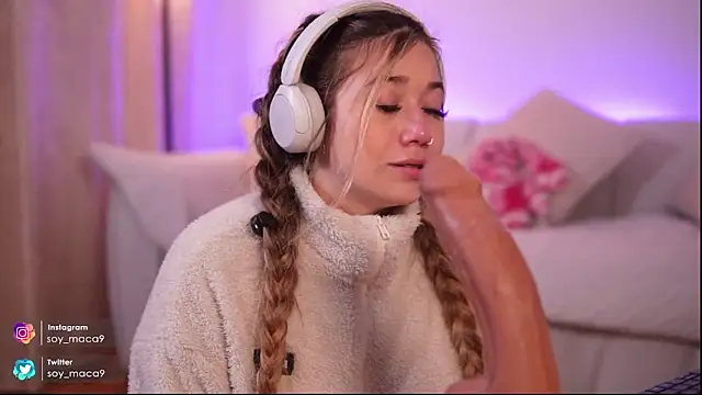 Snapshot of lilith_gray9 chatting on November 2025 06:29:02 PM lilith gray9 online show from November 2025 06:29:02 PM