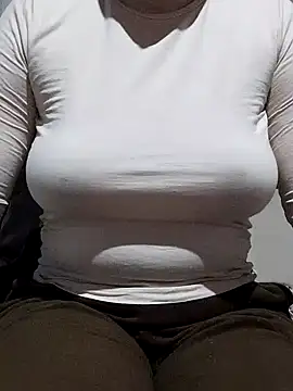 Snapshot of Elaa_Su chatting on January 2025 10:21:01 PM Elaa Su online show from January 2025 10:21:01 PM