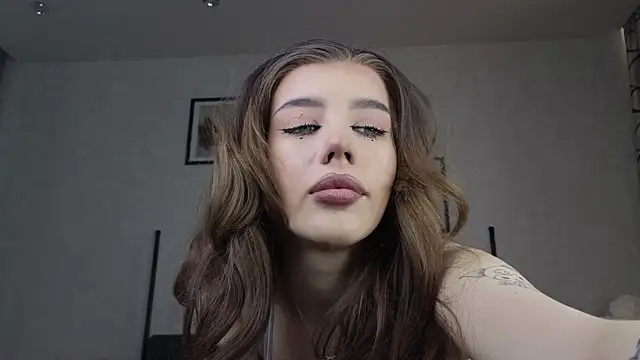 Snapshot of dolly_ll chatting on March 2025 01:30:01 PM dolly ll online show from March 2025 01:30:01 PM