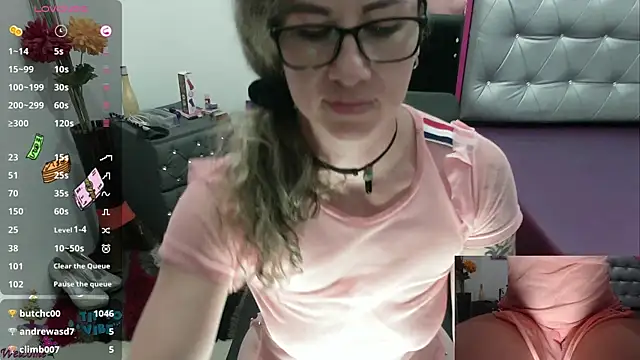 Snapshot of ViickySexy chatting on December 2024 10:52:02 PM ViickySexy online show from December 2024 10:52:02 PM