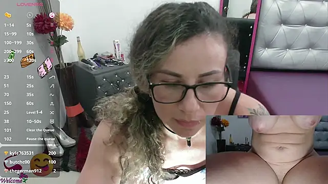 Snapshot of ViickySexy chatting on February 2025 10:47:02 PM ViickySexy online show from February 2025 10:47:02 PM