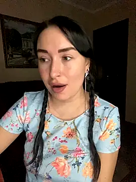 Roxana Bell online show from November 2025 07:16:02 PM