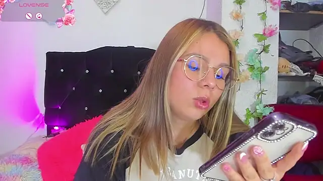 little tifanny82 online show from February 2025 02:36:01 PM