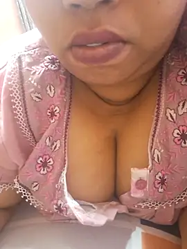 Snapshot of Ravina_patil1 chatting on October 2025 10:11:01 PM Ravina patil1 online show from October 2025 10:11:01 PM