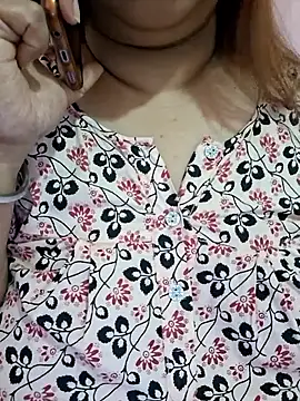 Snapshot of Ravina_patil1 chatting on April 2026 05:36:01 AM Ravina patil1 online show from April 2026 05:36:01 AM