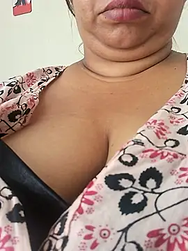 Snapshot of Ravina_patil1 chatting on May 2026 05:26:01 AM Ravina patil1 online show from May 2026 05:26:01 AM