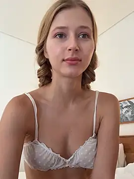 LunaRase online show from February 2026 01:00:02 AM