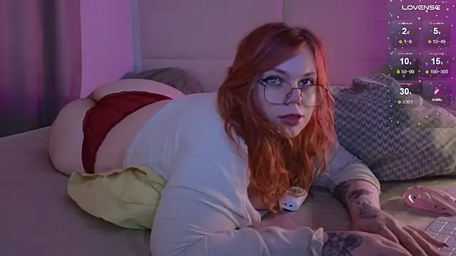 Snapshot of Tara_Renn chatting on September 2025 09:47:02 PM Tara Renn online show from September 2025 09:47:02 PM