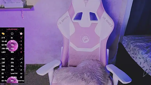 Lucy Millss online show from February 2025 11:01:02 AM