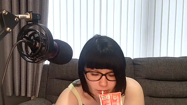 Snapshot of SquirtingIrishShannon chatting on February 2025 03:49:01 PM SquirtingIrishShannon online show from February 2025 03:49:01 PM