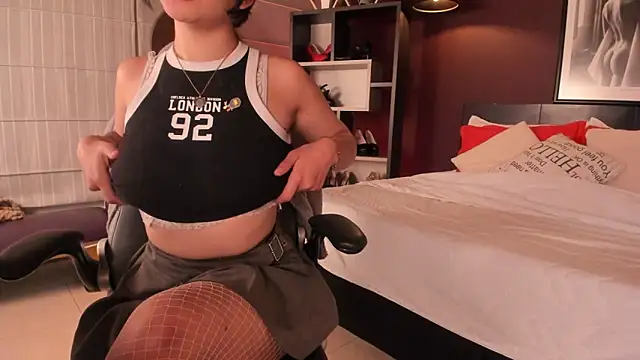 Snapshot of Moony_14 chatting on February 2026 01:05:01 PM Moony 14 online show from February 2026 01:05:01 PM